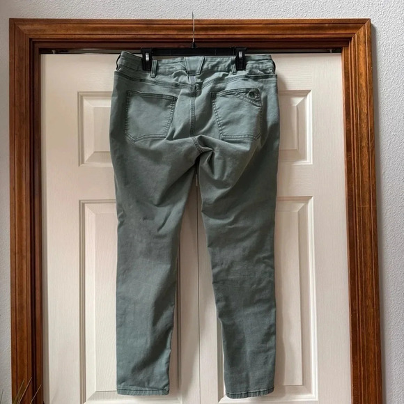 5.11 Tactical Women's Pants in Olive Green - Picture 3 of 16